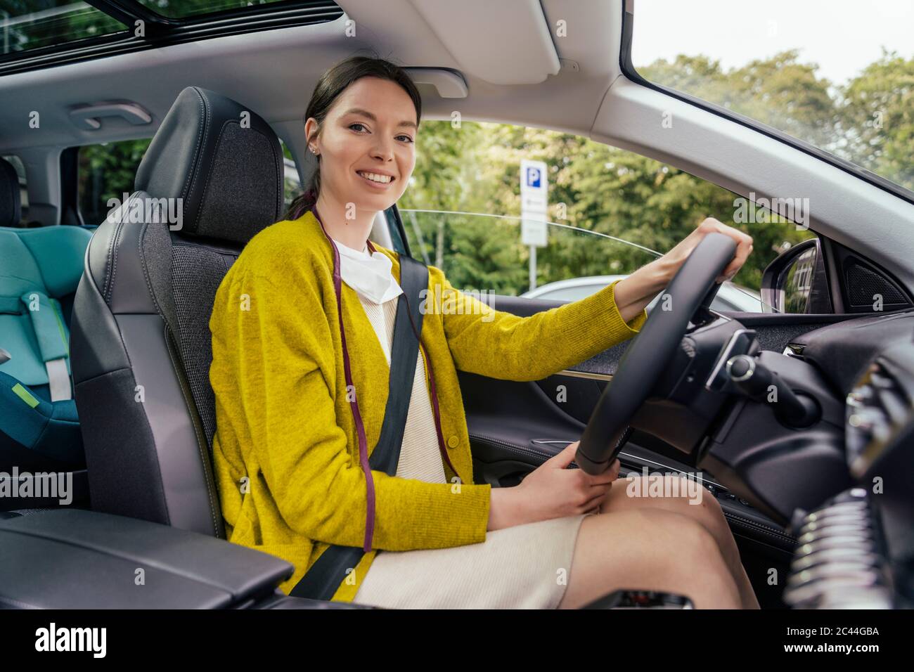 Portrait of smiling car driver with protective mask Stock Photo - Alamy