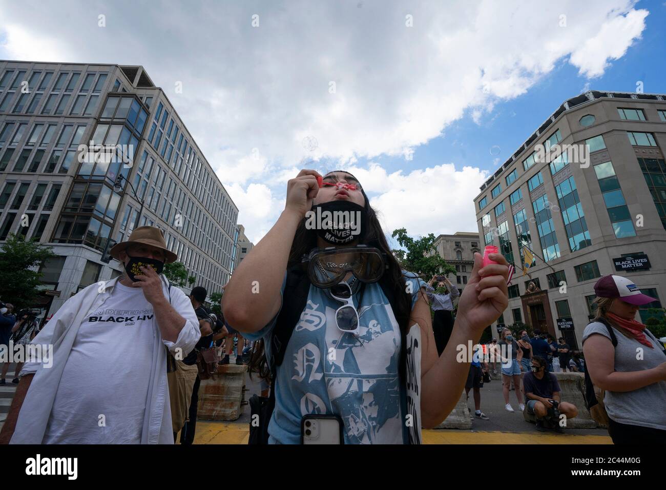 Washington, DC, USA. 23rd June, 2020. 16 year old Alia Berry-Drobnich blows bubbles as demonstrators gather in support of Black Lives Matter near the White House in Washington, DC, U.S., on Tuesday, June 23, 2020. Trump tweeted that he authorized the Federal government to arrest any demonstrator caught vandalizing U.S. monuments, with a punishment of up to 10 years in prison. Credit: Stefani Reynolds/CNP | usage worldwide Credit: dpa/Alamy Live News Stock Photo