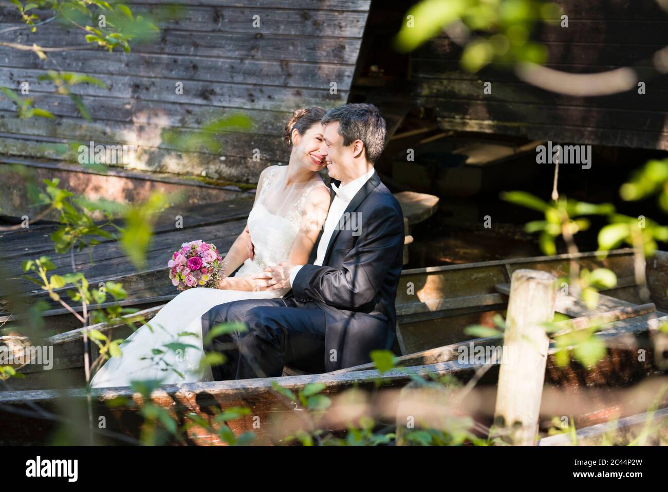 Bride and groom sitting smiling hi-res stock photography and images - Alamy