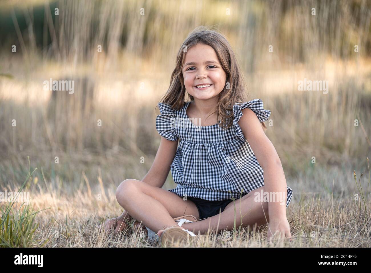 Portrait of smiling little girl in nature Stock Photo - Alamy