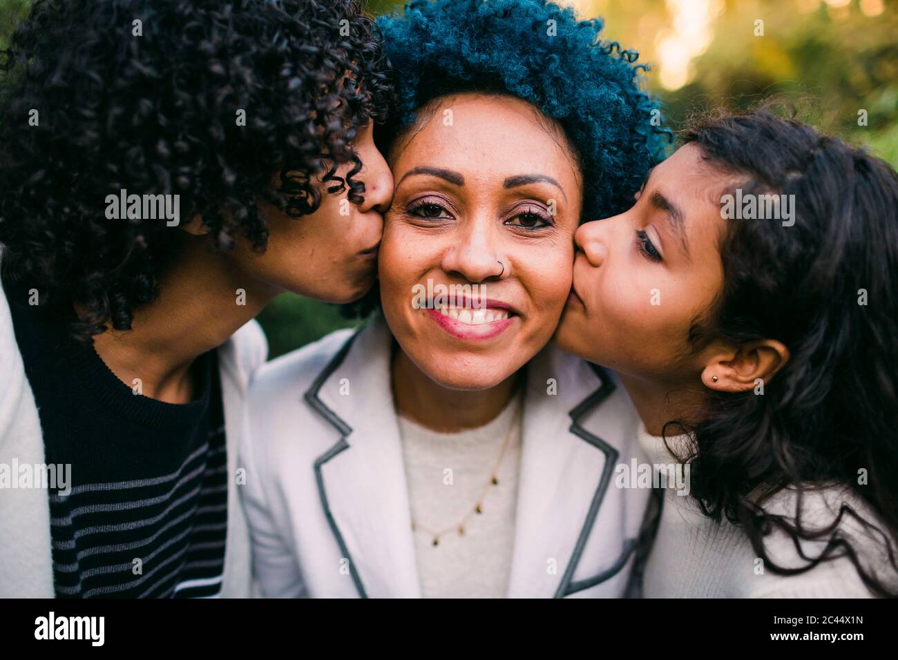 Close up girl kissing boy hi-res stock photography and images - Alamy