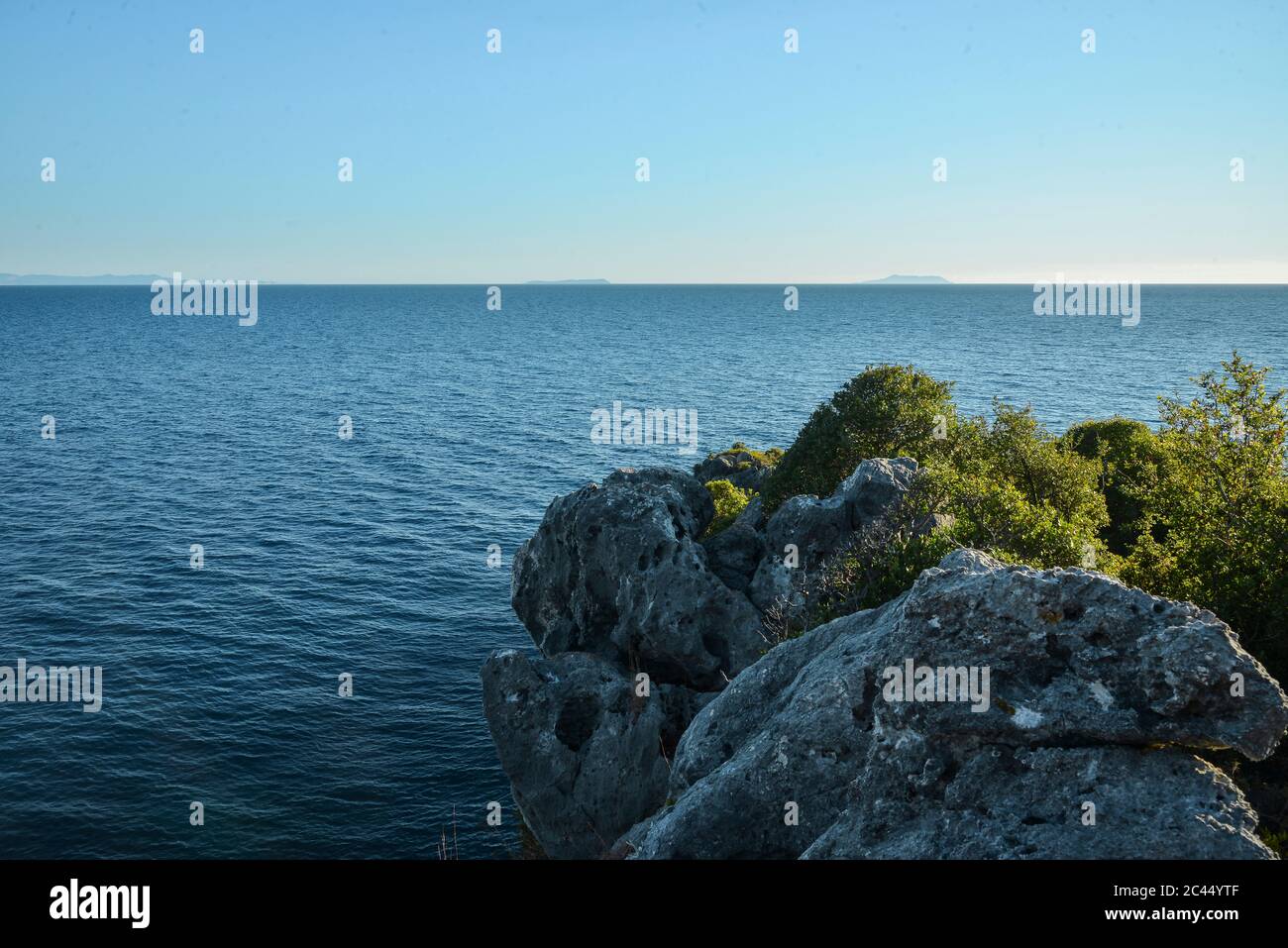 Amazing rocky cliff on top hi-res stock photography and images - Alamy