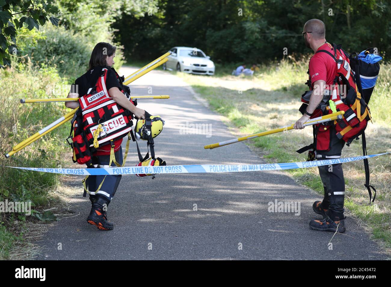 Members of a search and rescue team make heir way to Odney Weir near Cookham in Berkshire amid reports a man is missing after going into the water. Stock Photo