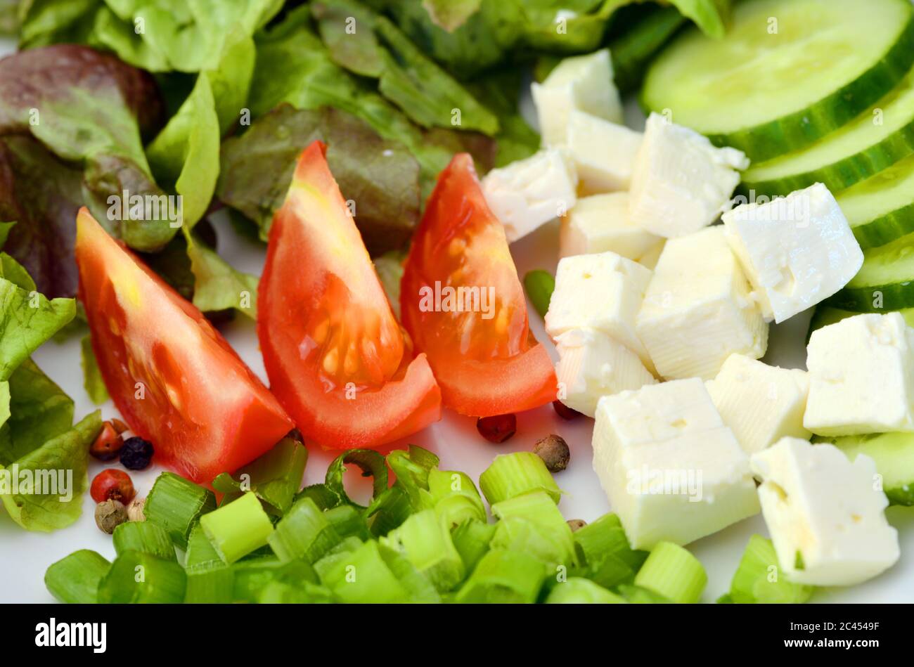 Salat mit Tomaten Gurke und Feta Stock Photo - Alamy Salat mit Tomaten Gurke und Feta Stock Photo - Alamy