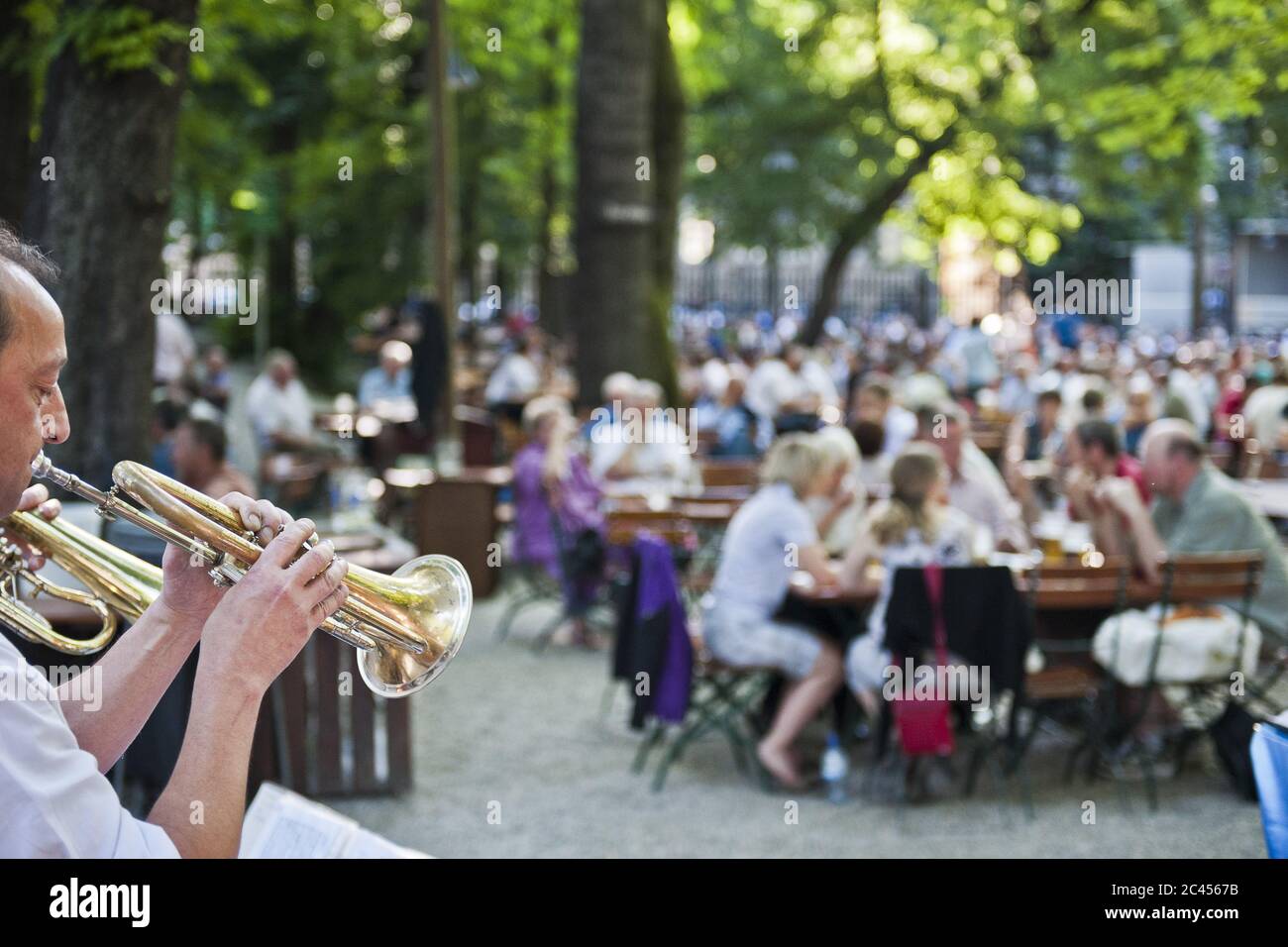 Augustiner Biergarten High Resolution Stock Photography And Images Alamy Augustiner Biergarten High Resolution Stock Photography And Images Alamy