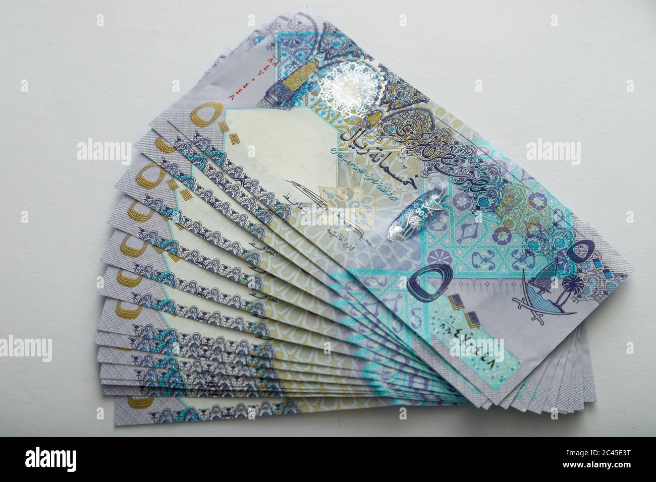 Qatar Currency Note and Coins , 500.100.50.10.5.1 Stock Photo - Alamy