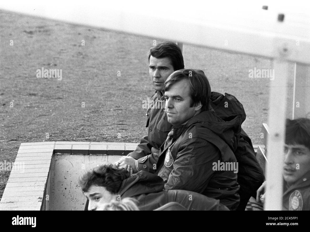 01 January 1979, Saxony, Leipzig: Lok-Bank: Goalkeeper René Müller (far right), co-trainer Dr. Bernd Kirsche (far back) and substitute Peter Englisch (front left, half-covered), back: unknown - GDR-Oberliga top match 1. FC Lok Leipzig - FC Carl Zeiss Jena 2:1 (Oberliga 1979/1980, 13th matchday) at the Bruno-Plache-Stadium. Exact date of recording not known. Photo: Volkmar Heinz/dpa-Zentralbild/ZB Stock Photo