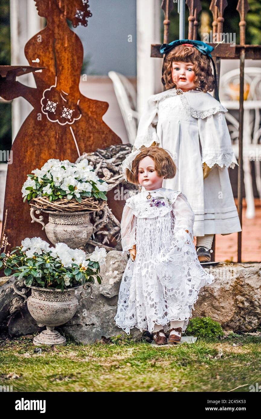 Old fashioned dolls hires stock photography and images Alamy