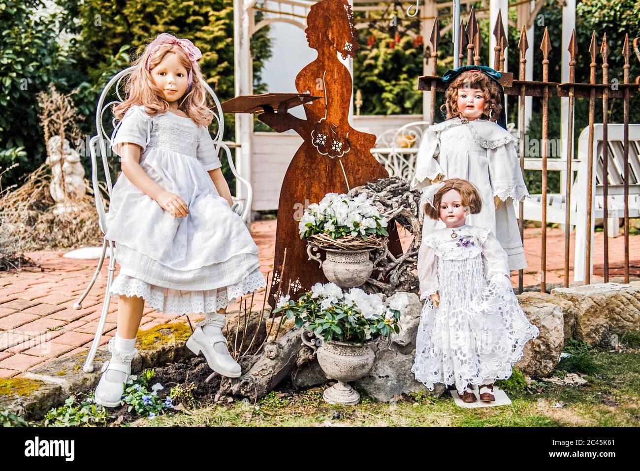 Old fashioned dolls hires stock photography and images Alamy