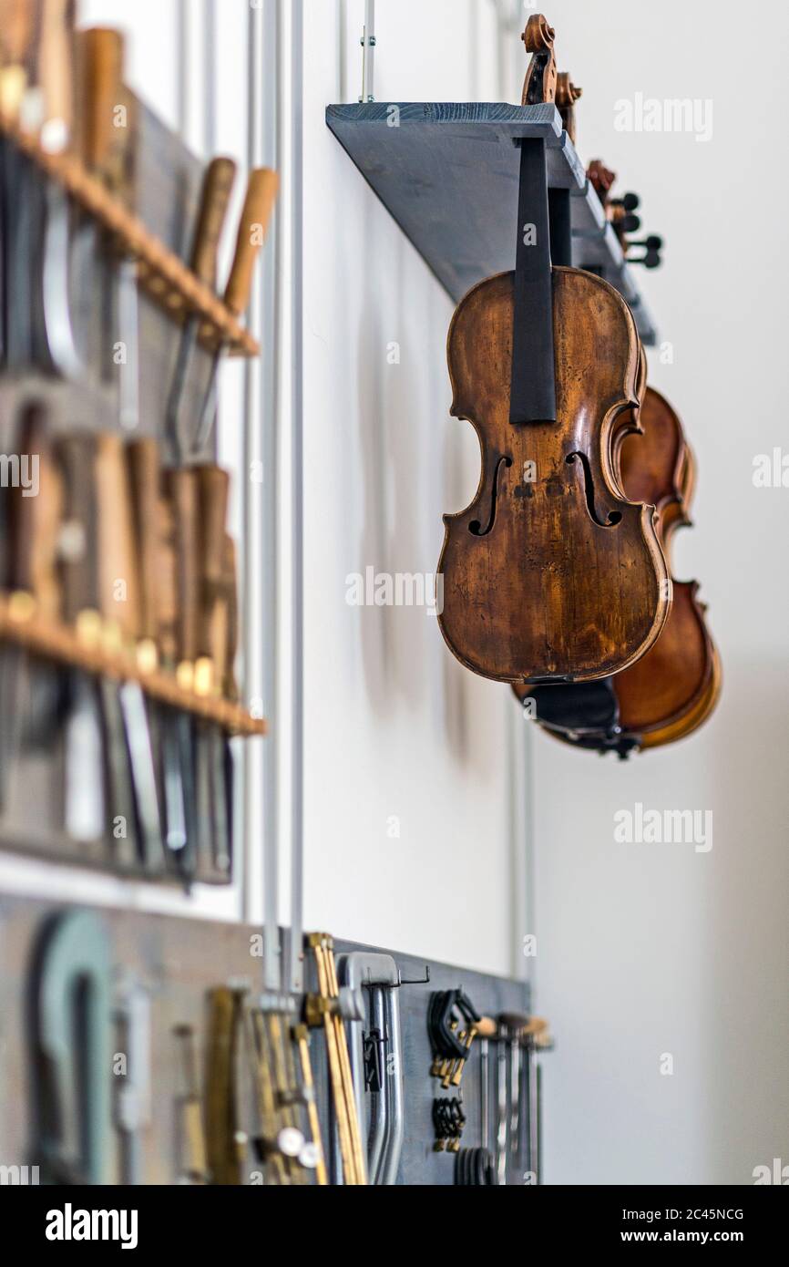 Violin hanging sale on the wall
