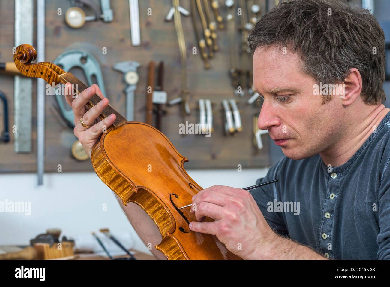 Violin makers hires stock photography and images Alamy