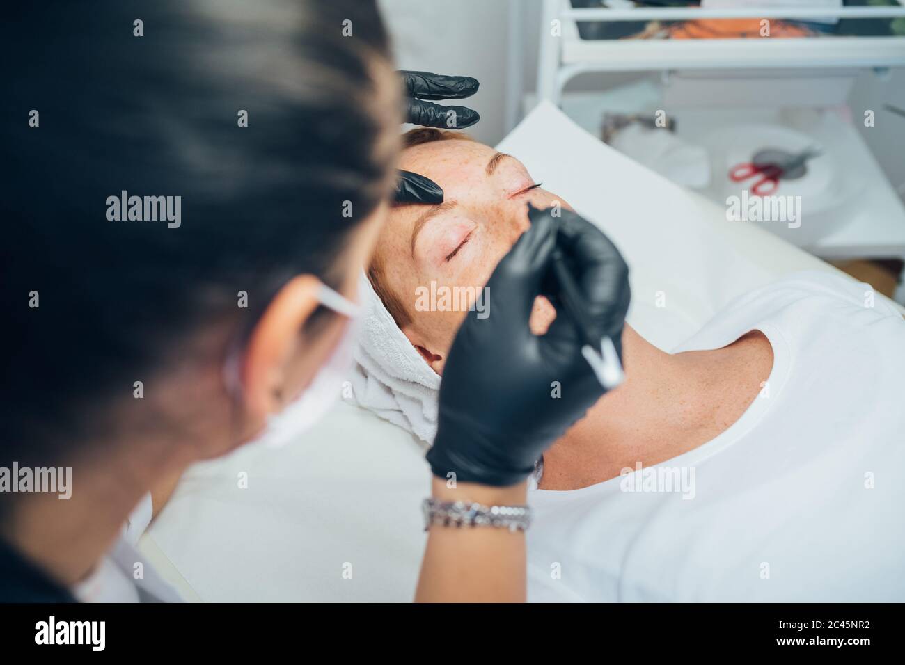 Woman Getting Her Eyebrows Done In A Beauty Salon Stock Photo Alamy