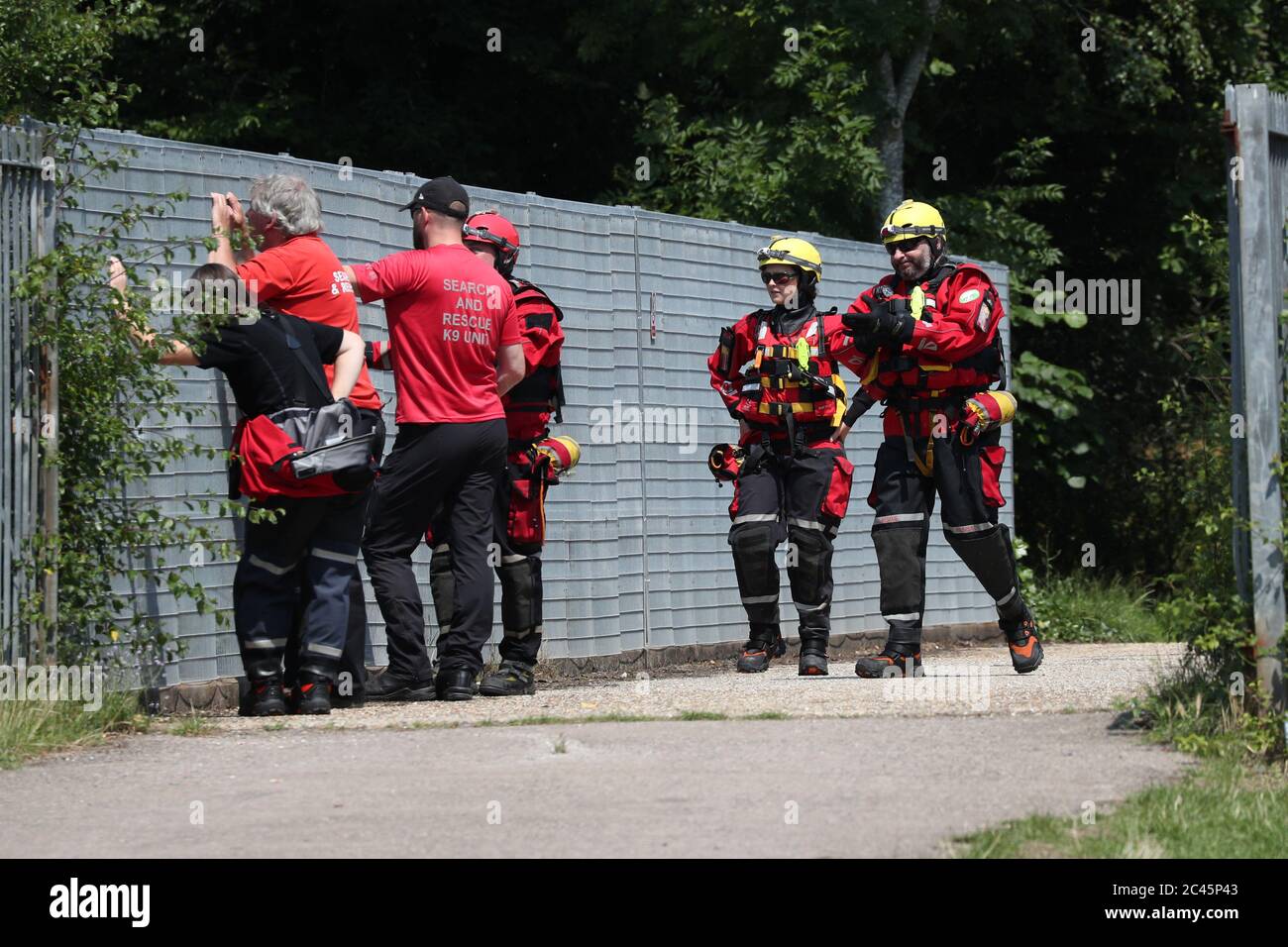 Members of Berkshire Lowland Search and Rescue at Odney Weir near Cookham in Berkshire amid reports a man is missing after going into the water. Stock Photo