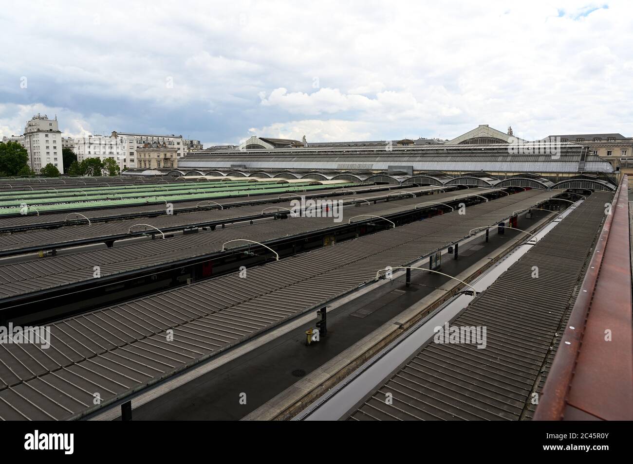 Gare de 'est paris hi-res stock photography and images - Alamy