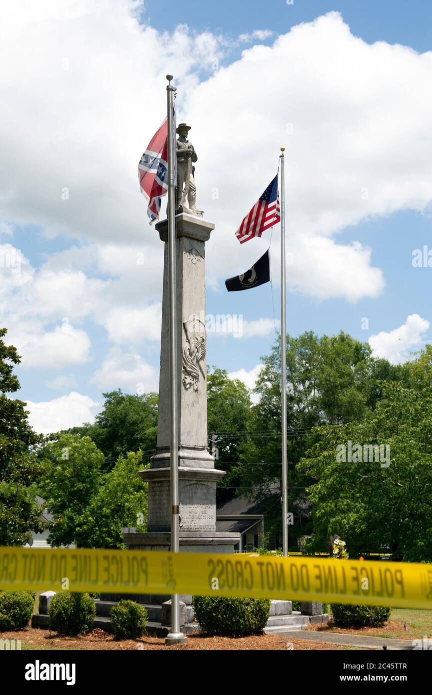Eastman, GA, USA. 23rd June, 2020. Local residents gather outside Dodge