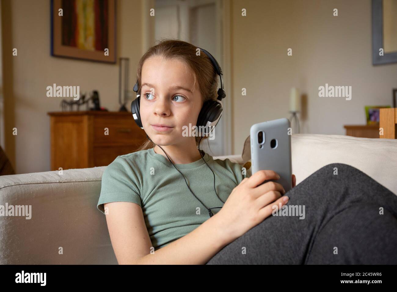 Pre teen girl sofa hi-res stock photography and images - Alamy