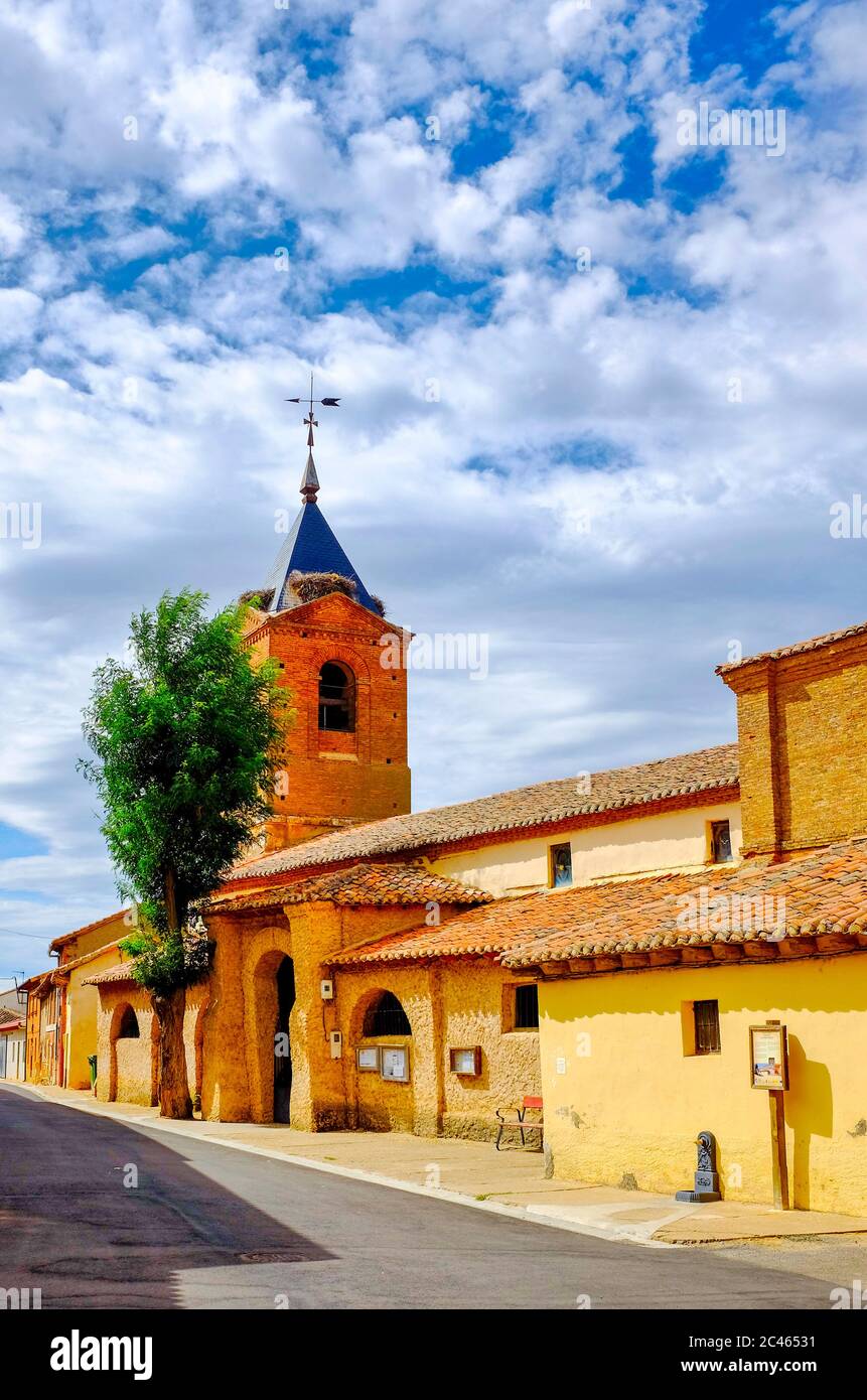 Parroquia de san pedro el apóstol hi-res stock photography and images ...