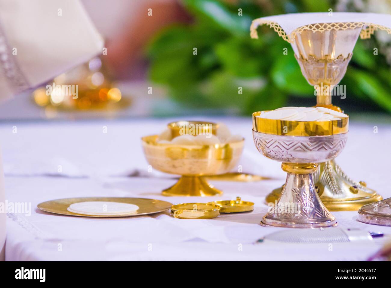 altar with consecrated host that the body of jesus christ and