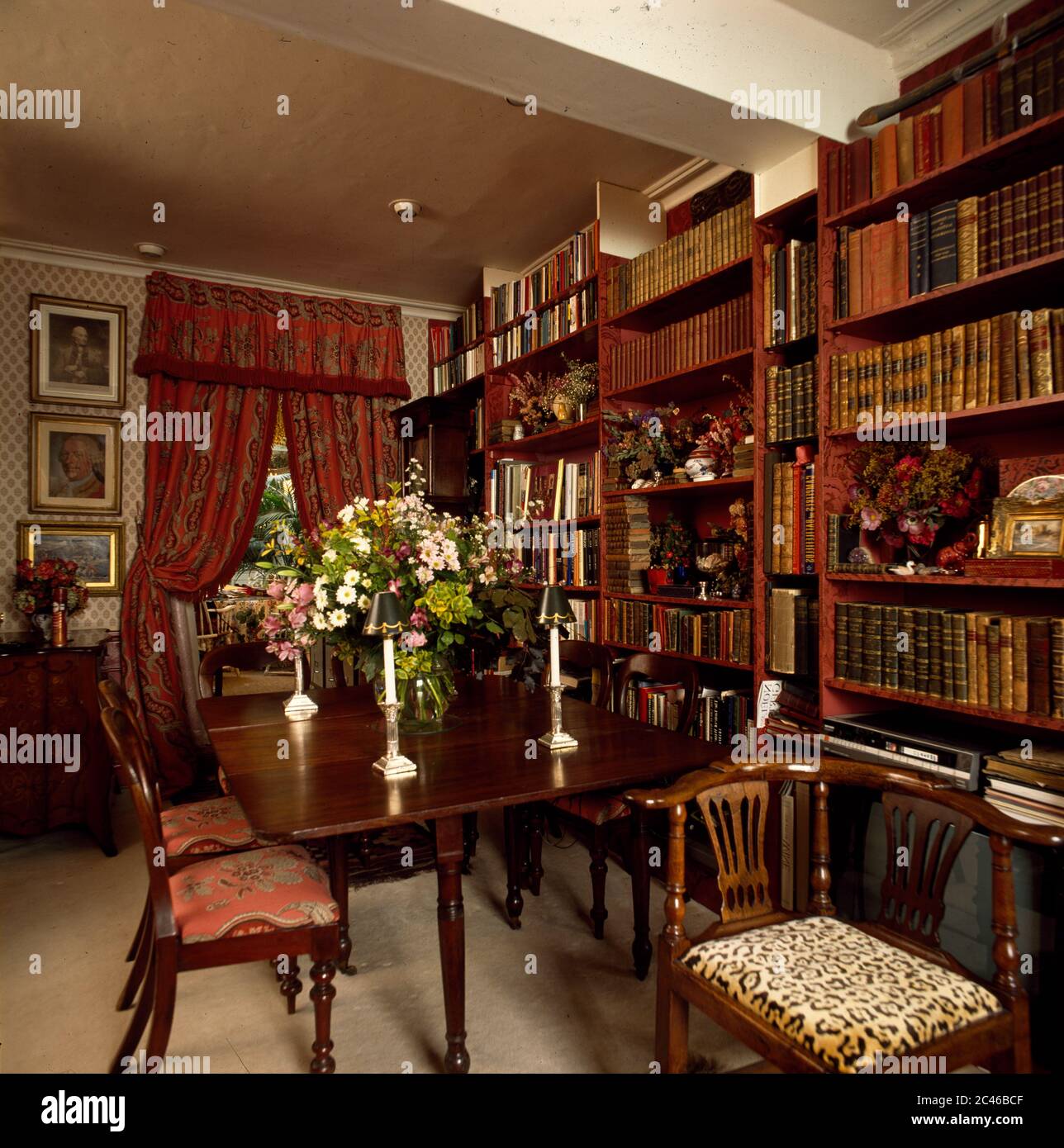 Mahogany dining table and chairs in traditional room Stock Photo - Alamy