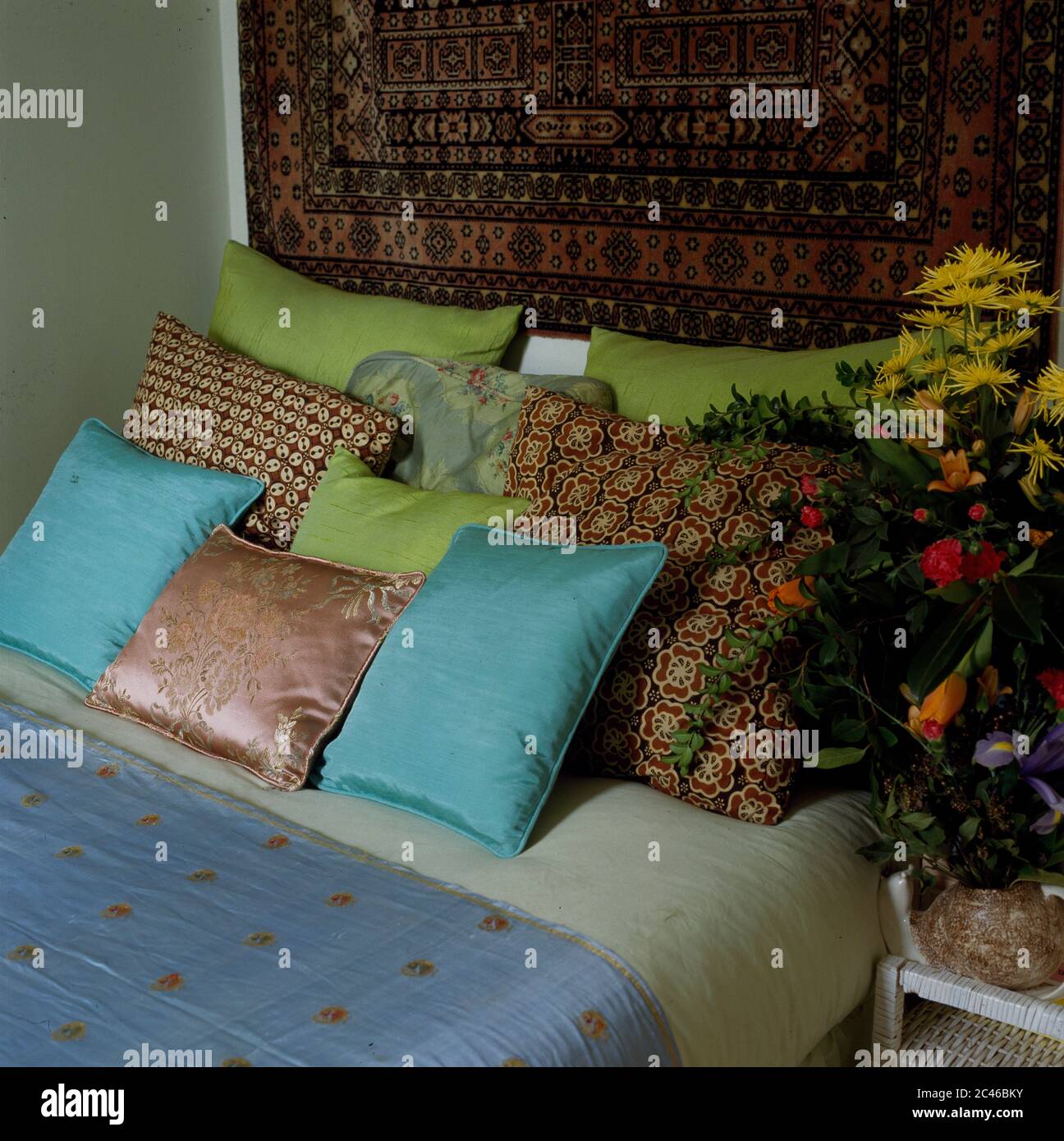 Multiple cushions hires stock photography and images Alamy