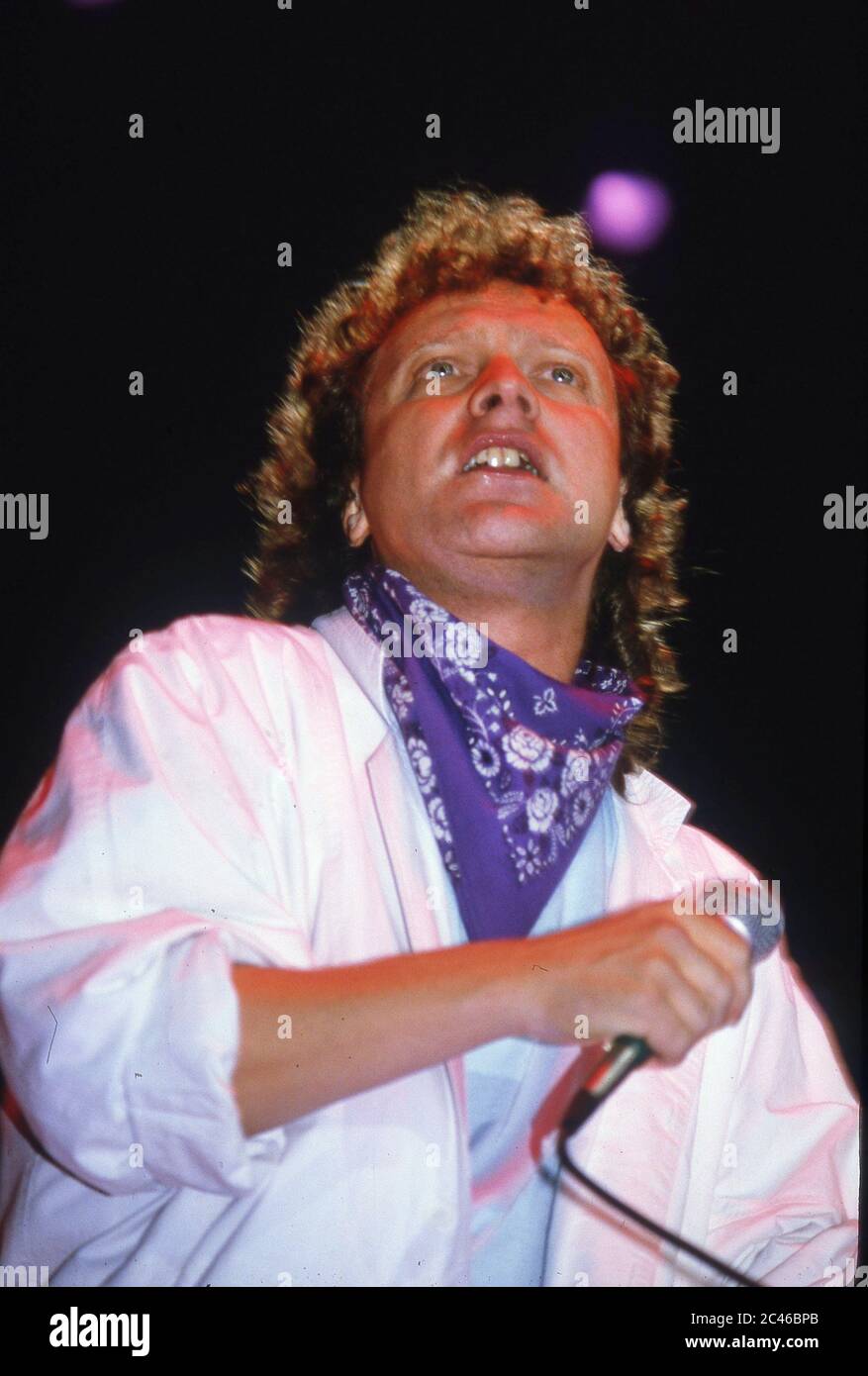 Foreigner on stage at Wembley Arena,London 1985: singer Lou Gramm Stock Photo
