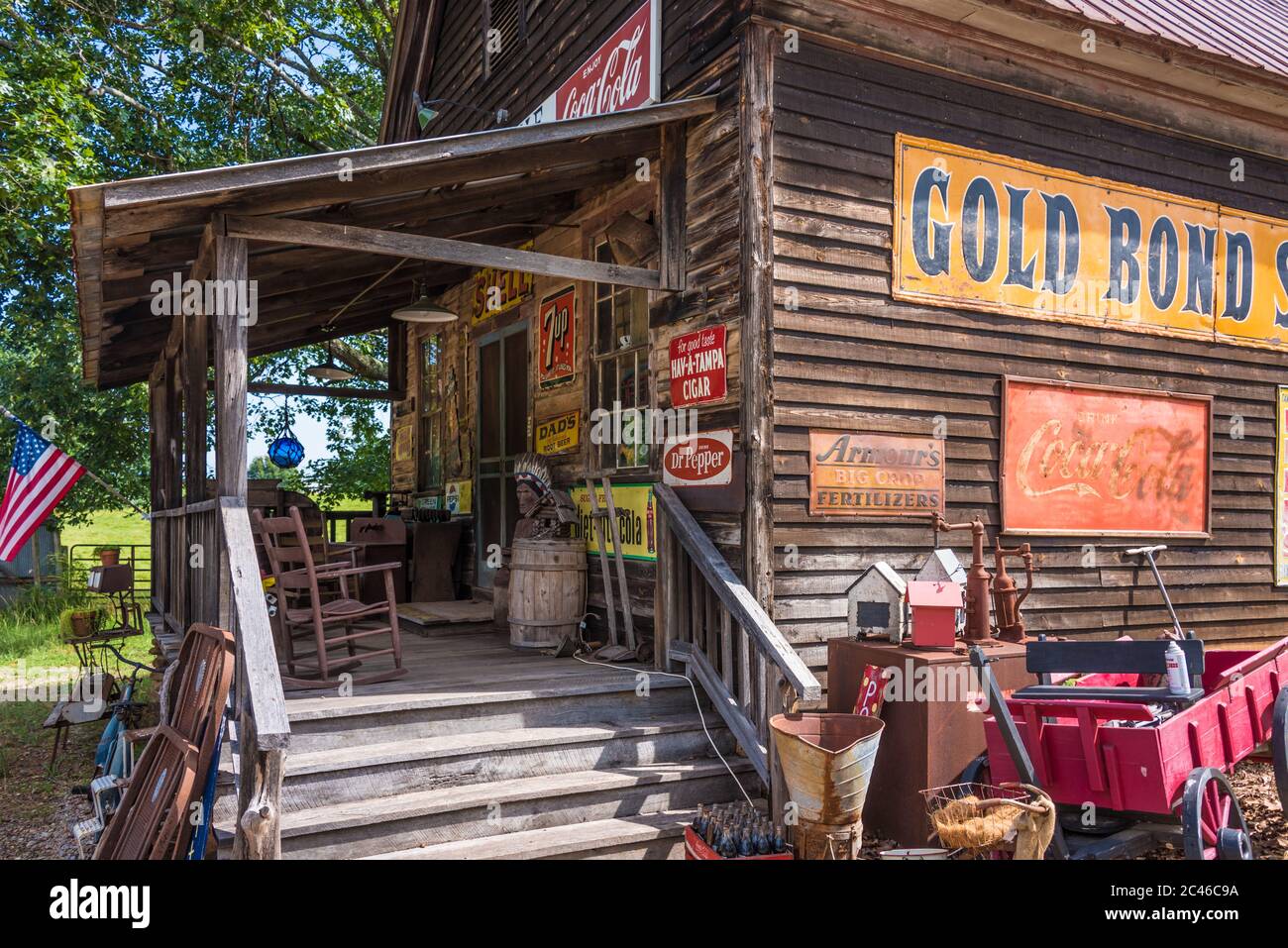 Crazy Mule Antiques in a 1909 Lula, Georgia general store building in the foothills of the Blue Ridge Mountains. (USA) Stock Photo