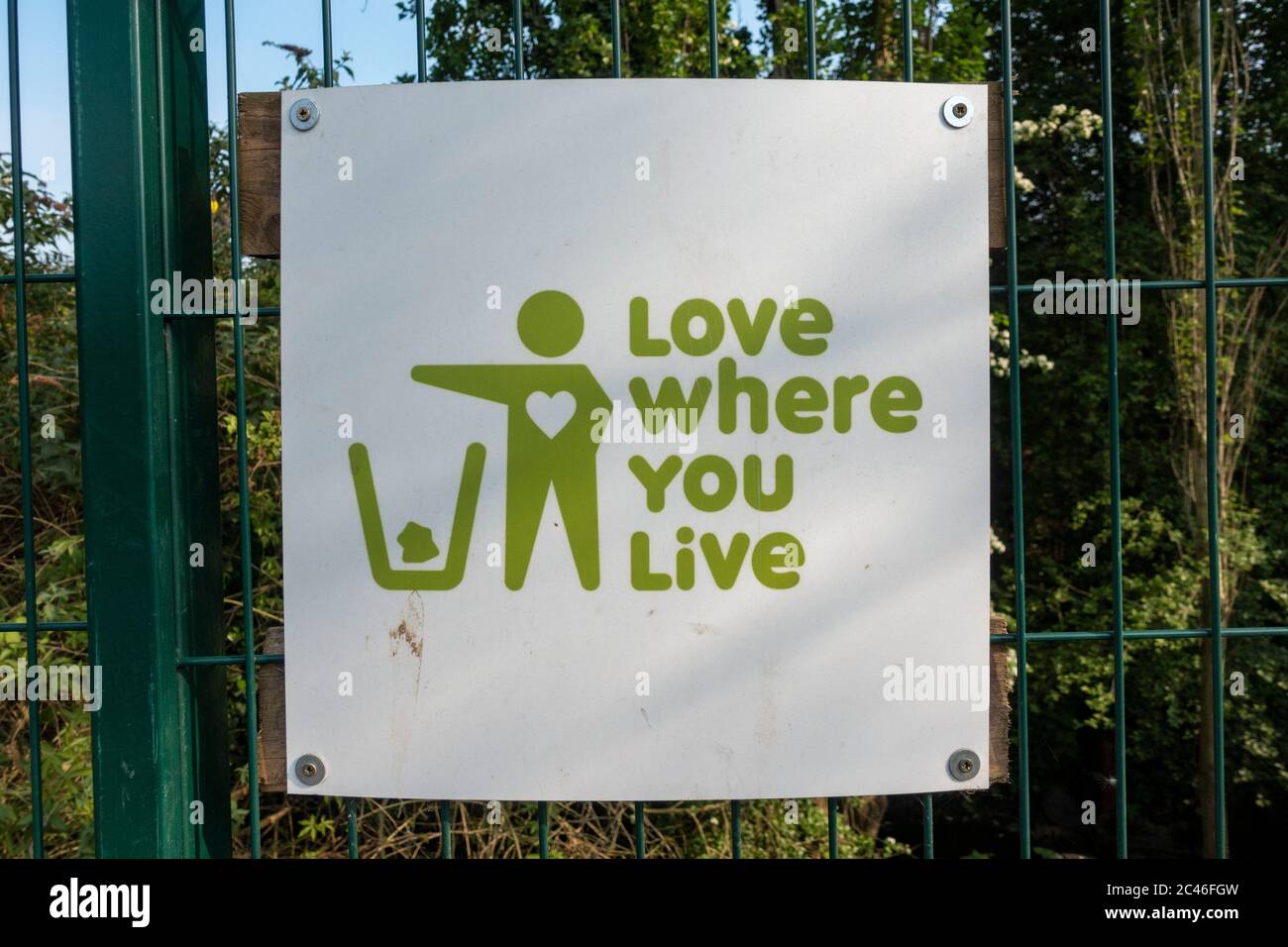 A 'Love Where You Live' sign encourging people to dispose of their litter with care, Hounslow, UK. Stock Photo