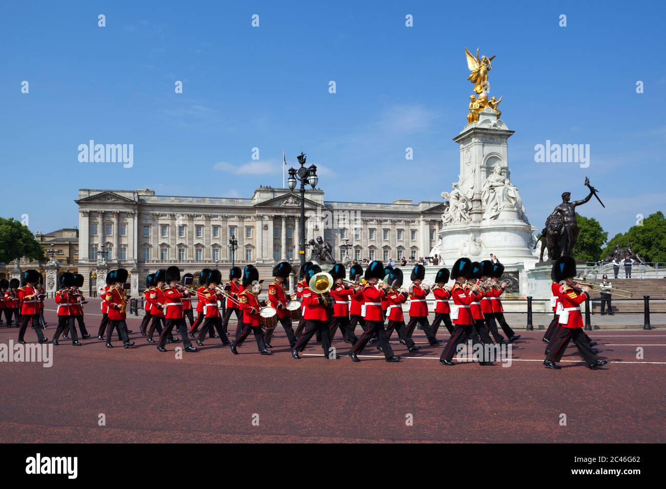 Band of the Irish Guards marching past Buckingham Palace, London, England, United Kingdom, Europe Stock Photo