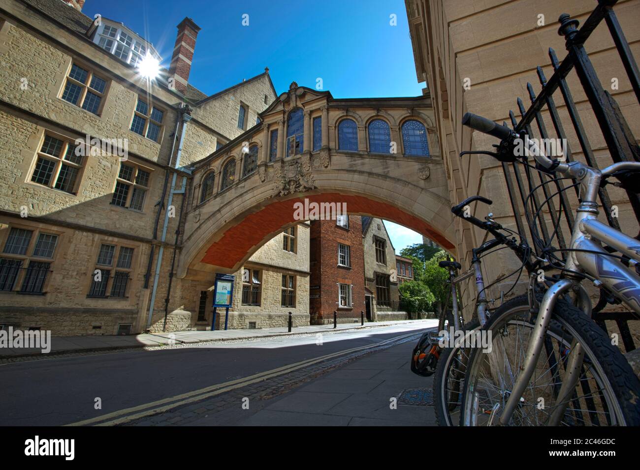 The Bridge of Sighs over New College Lane (a 1914 copy of the famous bridge in Venice), Oxford, Oxfordshire, England, United Kingdom, Europe Stock Photo