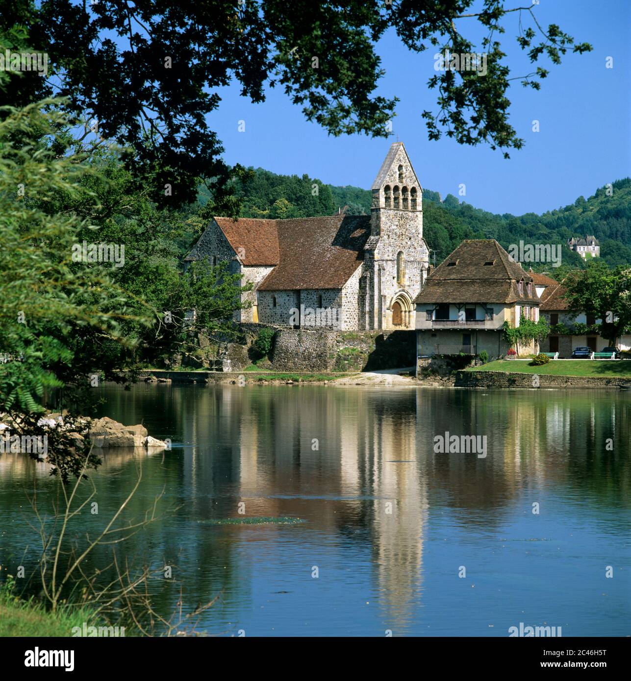 La Chapelle des Penitents on banks of the River Dordogne, Beaulieu-Sur-Dordogne, Limousin, France Stock Photo