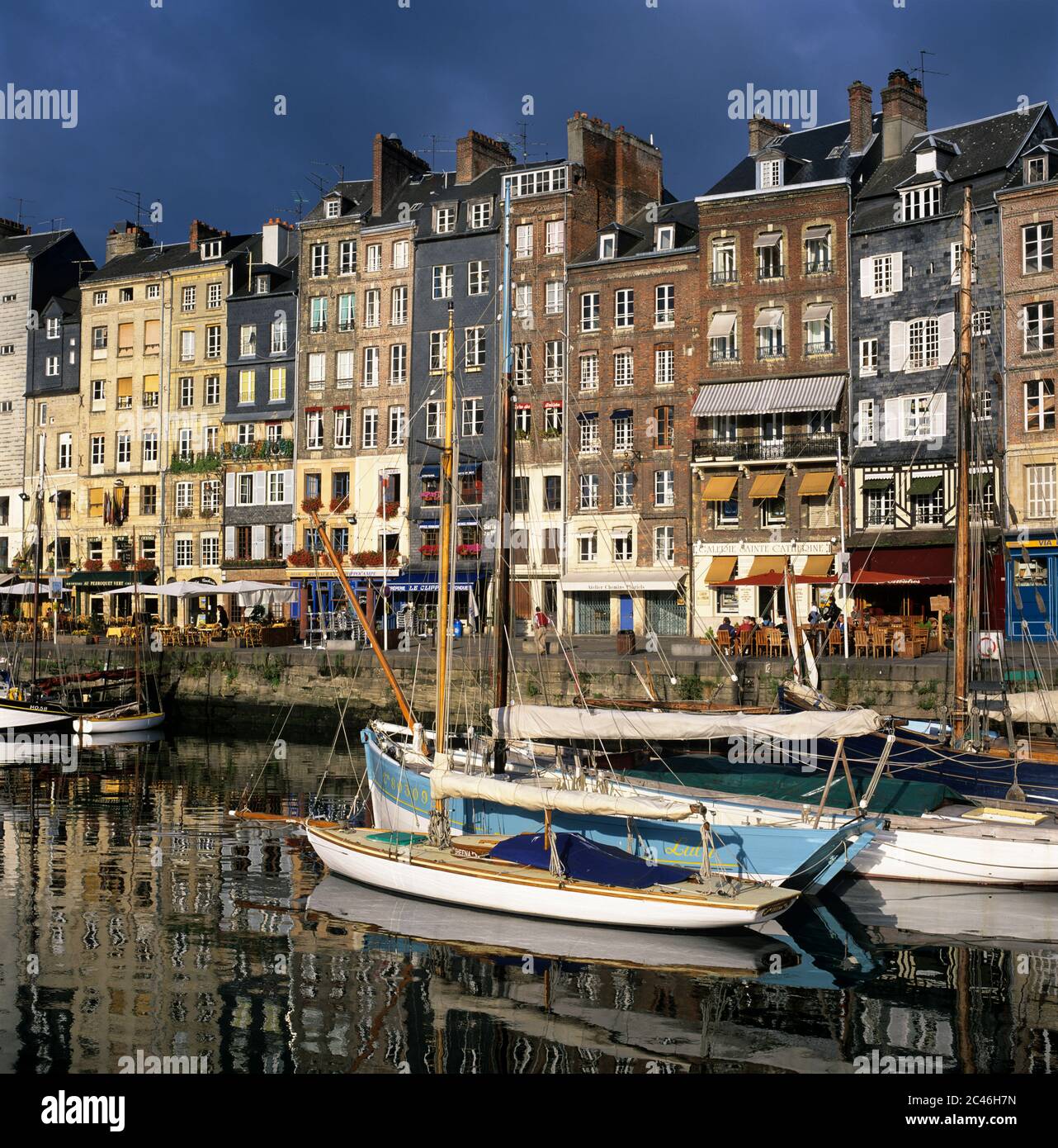 Honfleur and its picturesque harbour hi-res stock photography and ...