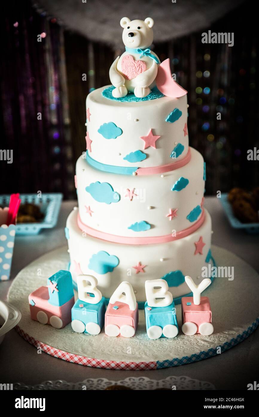 Beautiful birthday cake with a teddy bear at the top Stock Photo - Alamy