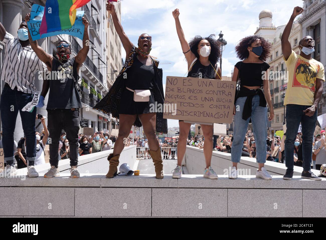 Madrid, Spain, 7th jun, 2020. A group of Black women and men protest close to metro station Sevilla in Calle de Alcalá, the longest street of Madrid Stock Photo