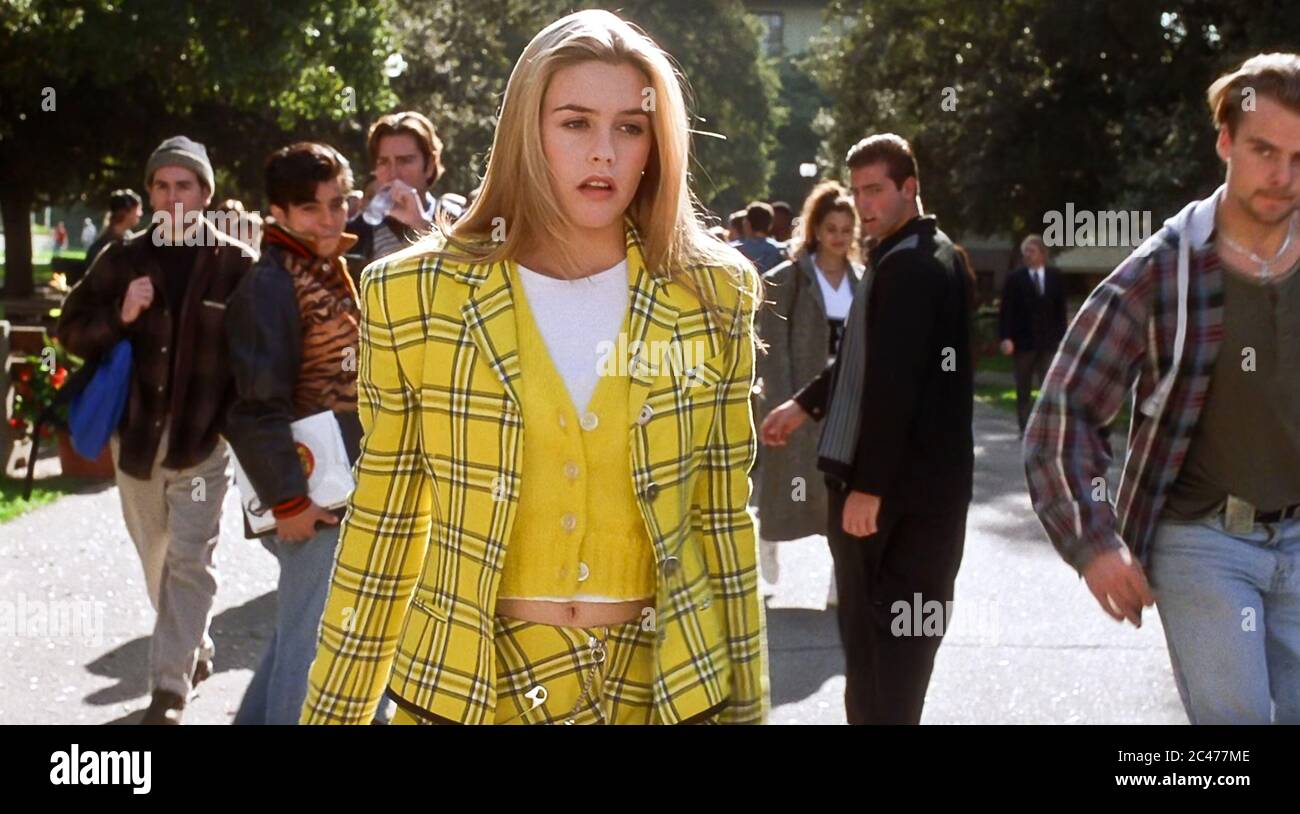 USA. Alicia Silverstone in a scene from ©Paramount Pictures film : Clueless  (1995). Plot: Shallow, rich and socially successful Cher is at the top of  her Beverly Hills high school's pecking scale.