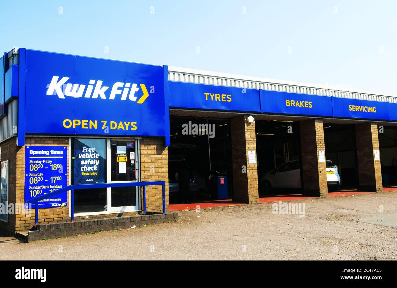 Kwik fit hires stock photography and images Alamy