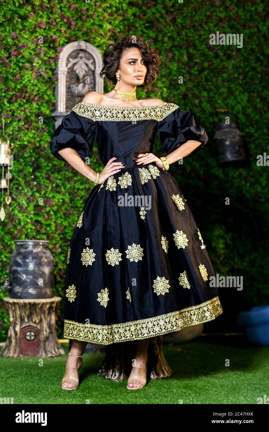 Arab Women in Traditional arab Dress Stock Photo - Alamy