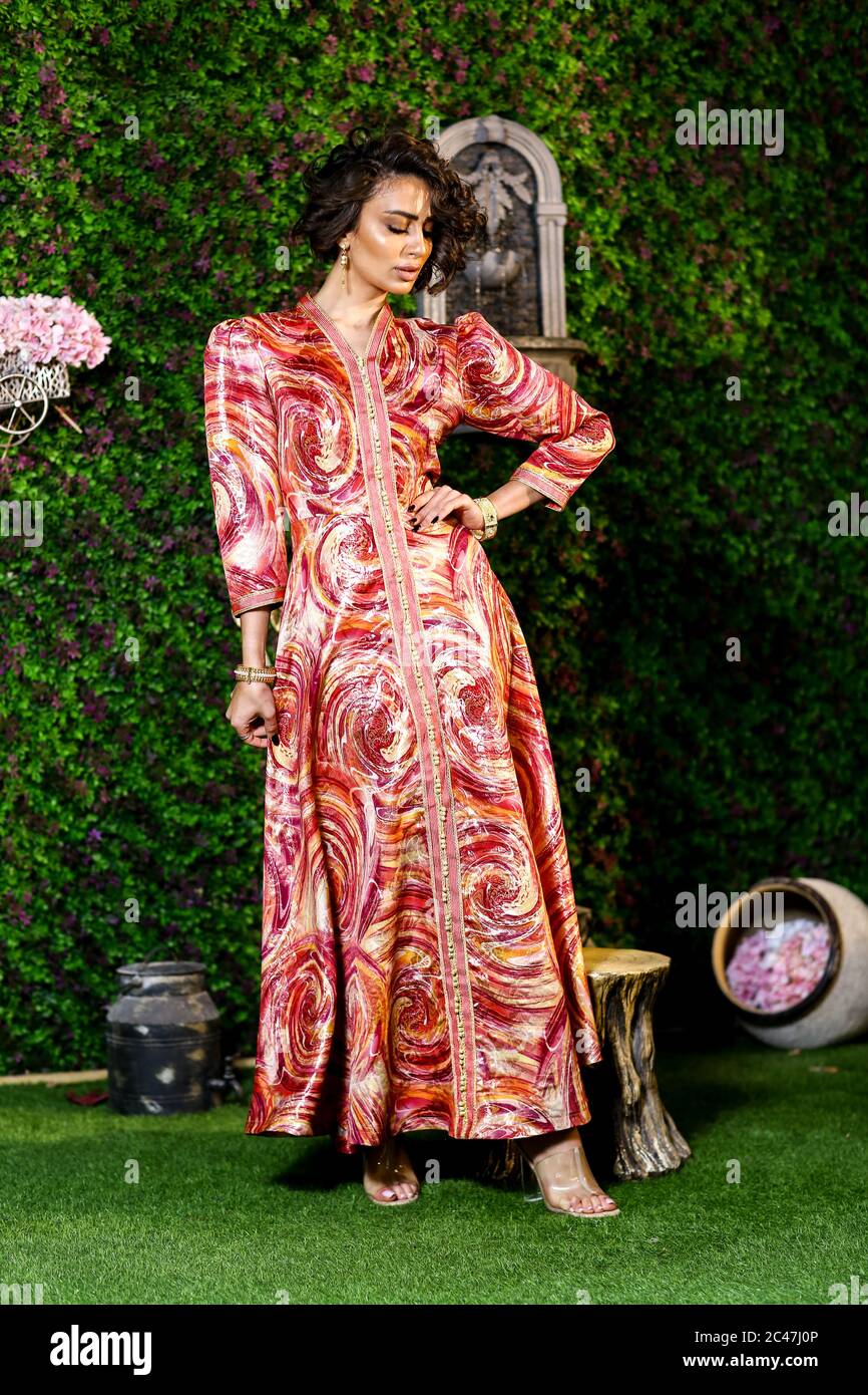 Arab Women in Traditional arab Dress Stock Photo - Alamy