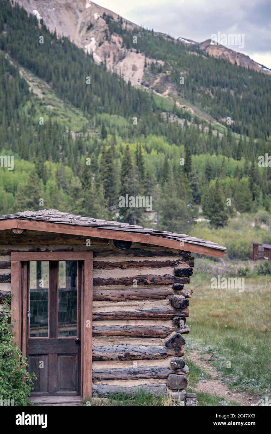 Historic mining ghost town Winfield, Colorado, cabin in the Colorado Sawatch Range Stock Photo