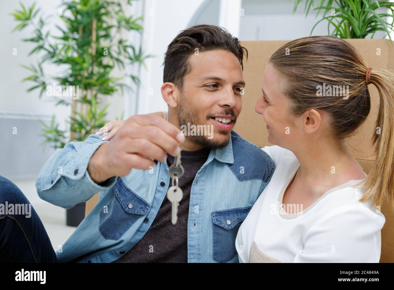 happy couple showing keys of new home Stock Photo - Alamy