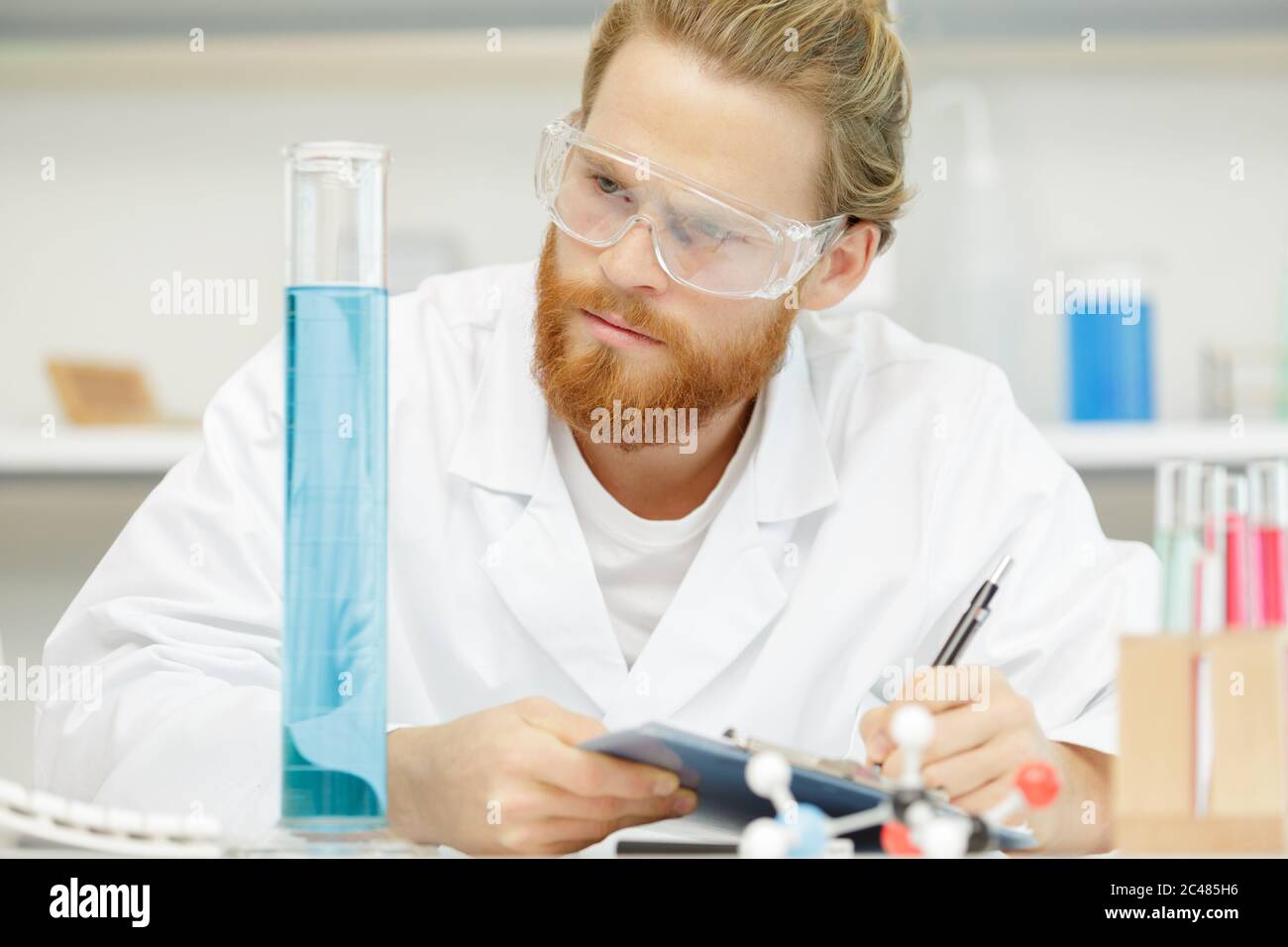 Biomedicine man lab hi-res stock photography and images - Alamy