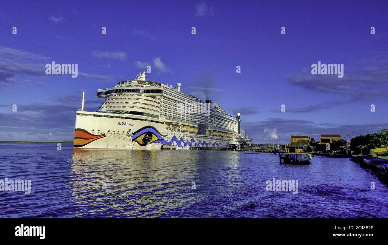 Kralendijk Netherlands Nov 18 2019 Kralendijk Bonaire November 18 The Cruise Ship Aidaperla At The Port In Bonaire On November 18 2019 Stock Photo Alamy