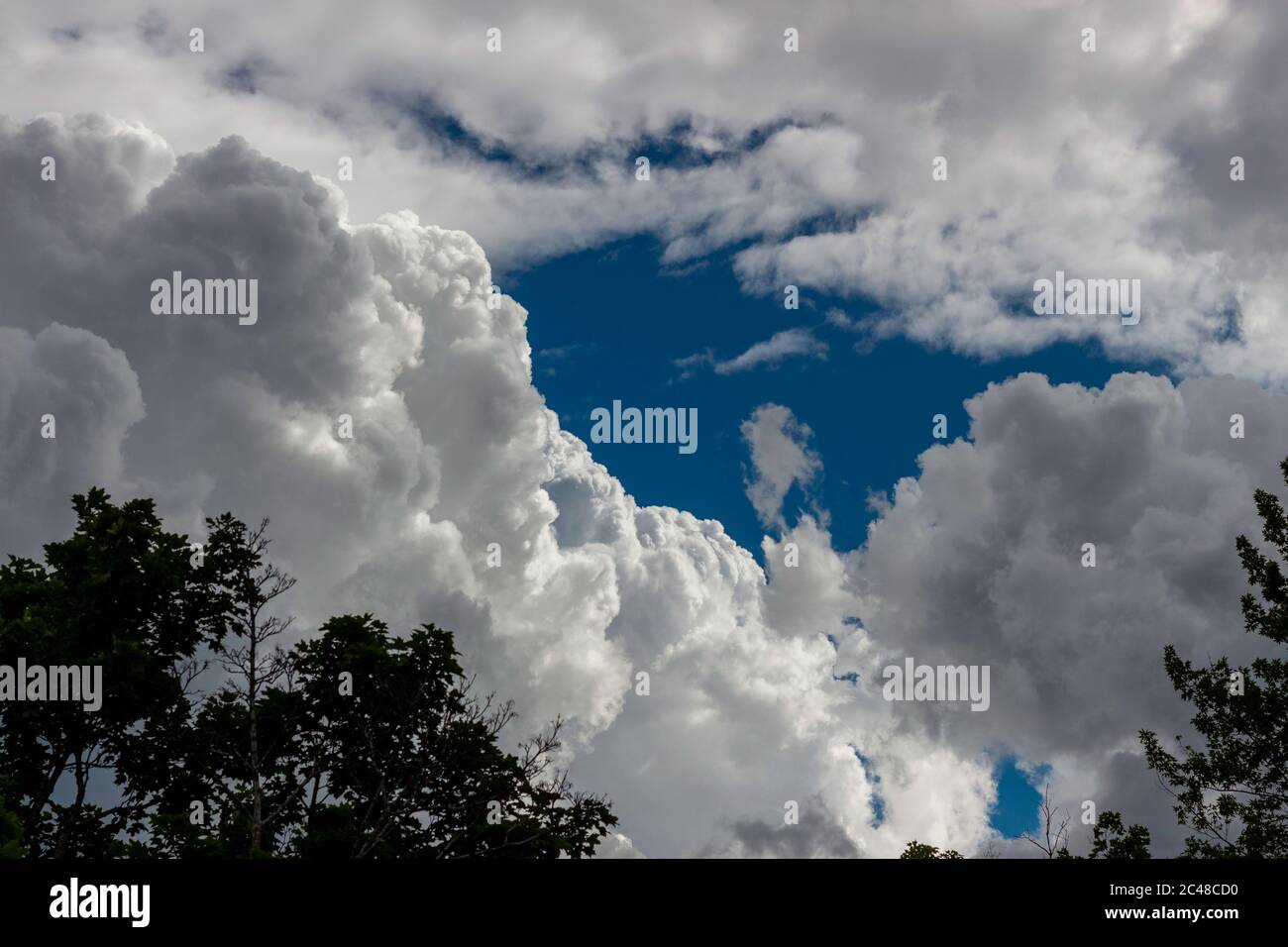 Cumulonimbus rain storm hi-res stock photography and images - Alamy