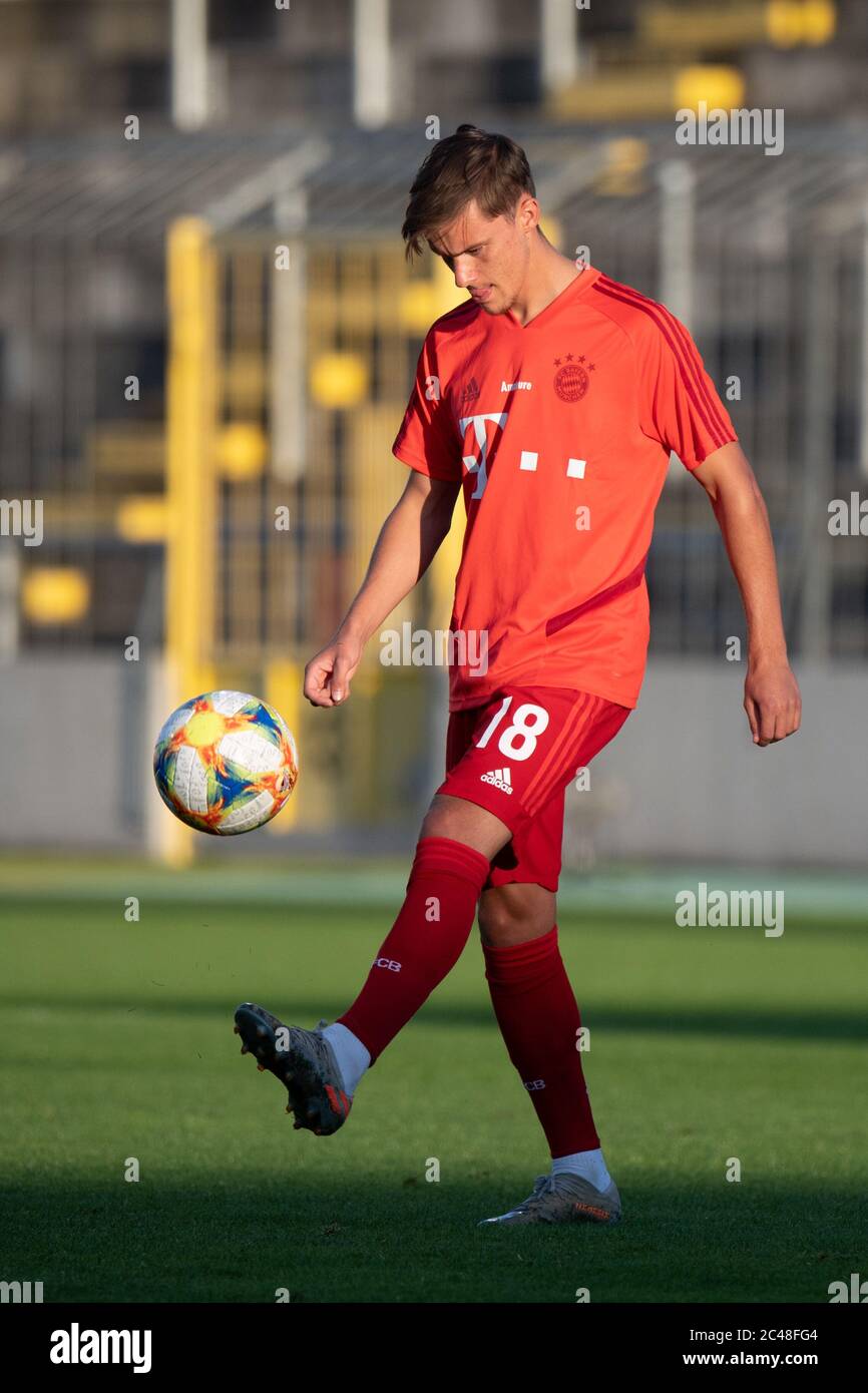 Max Kulke of Dresden runs with the ball during the 3. Liga match News  Photo - Getty Images