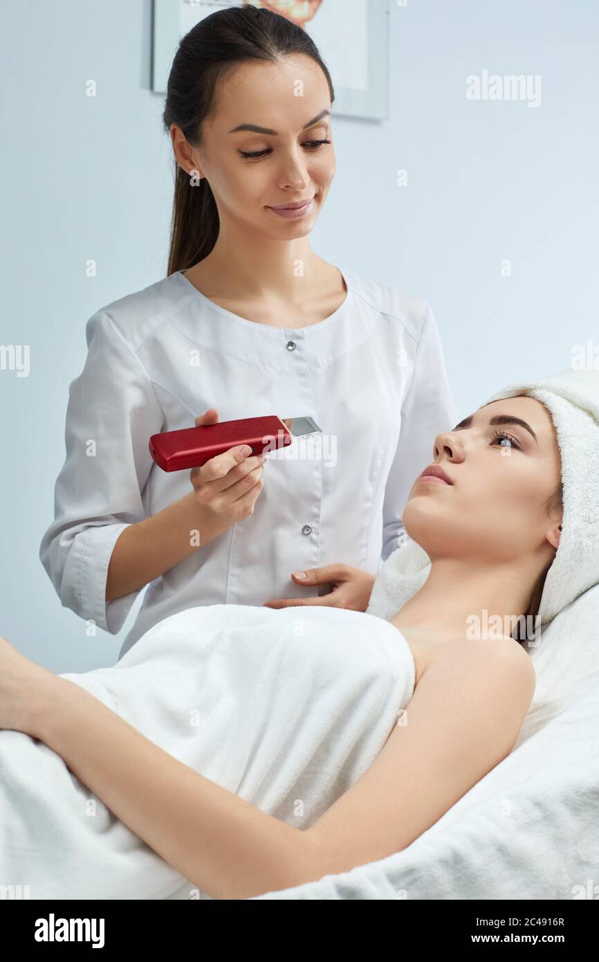 Ultrasound peel hi-res stock photography and images - Alamy