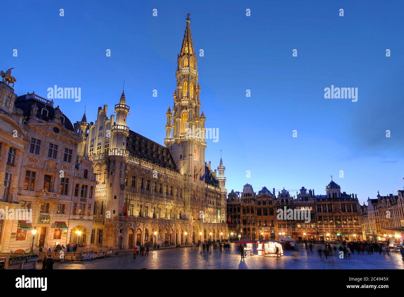 Wide angle night scene of the Grand Plance, the focal point of Brussels, Belgium. The townhall (Hotel de Ville) is dominating the composition with its Stock Photo