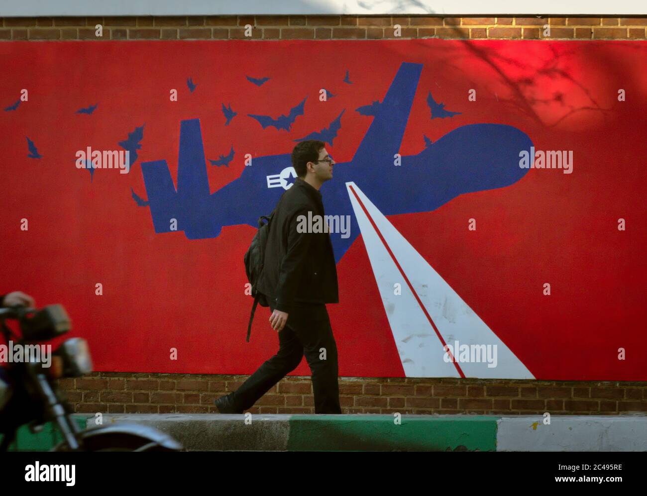 New anti-American mural outside former US embassy in Tehran showing US RQ-4A Global Hawk drone shot down by Iran in 2019 Stock Photo