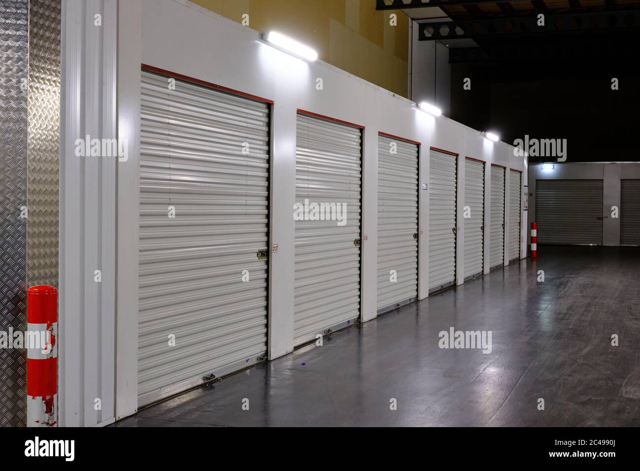 Self storage container hi-res stock photography and images - Alamy