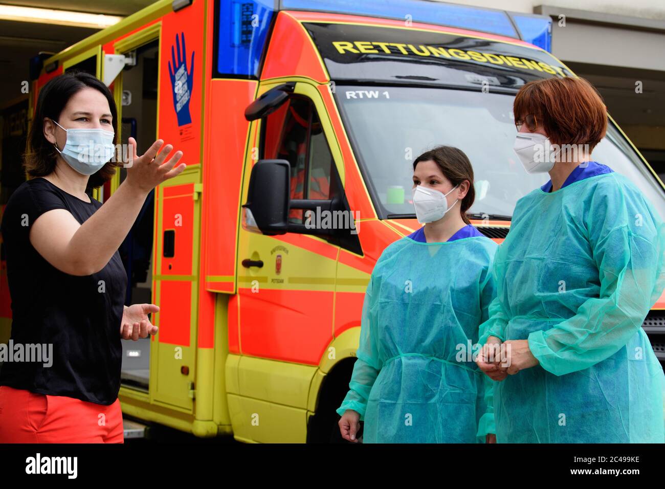Potsdam, Germany. 25th June, 2020. Annalena Baerbock (l), chairwoman of