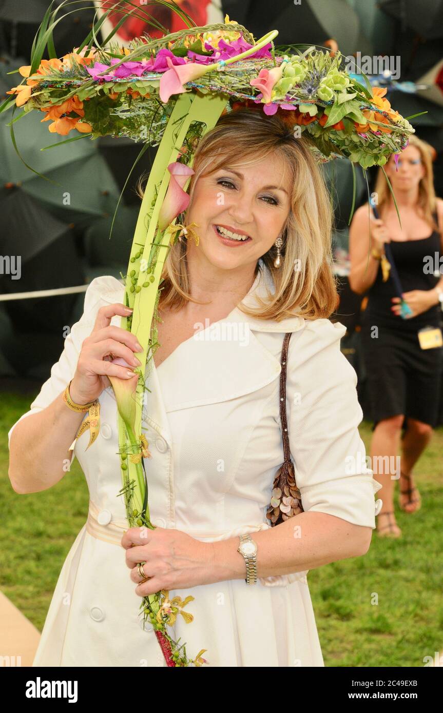 Lesley Garrett. VIP and Press Preview Day, RHS Chelsea Flower Show, Royal Hospital, London. UK Stock Photo