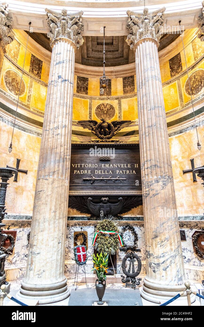 Monument vittorio emanuele ii pantheon hi-res stock photography